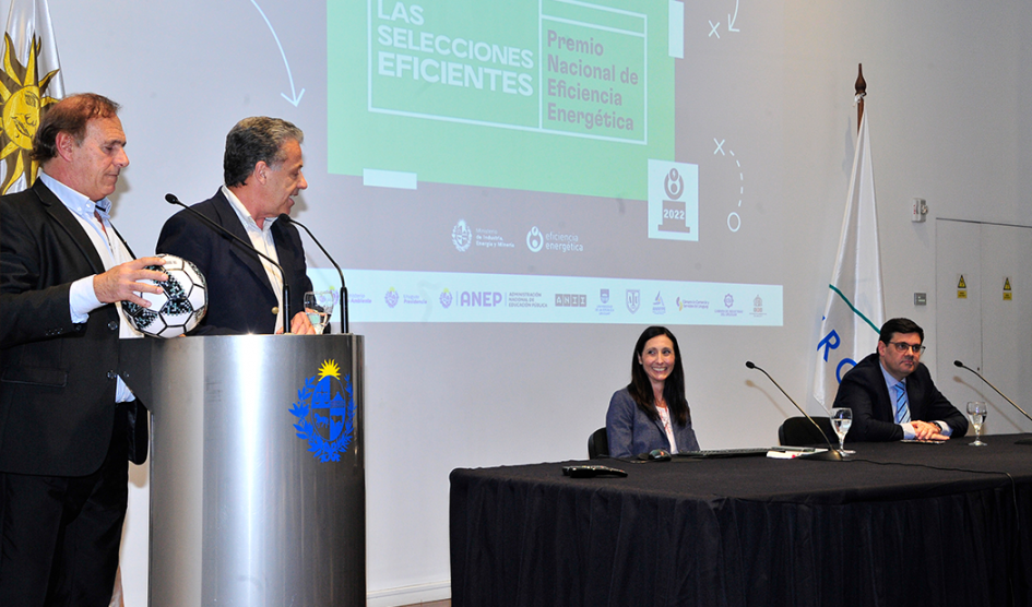 Director de Energía, Fitzgerald Cantero y asesora en Eficiencia Energética del MIEM, Adriana Torchelo