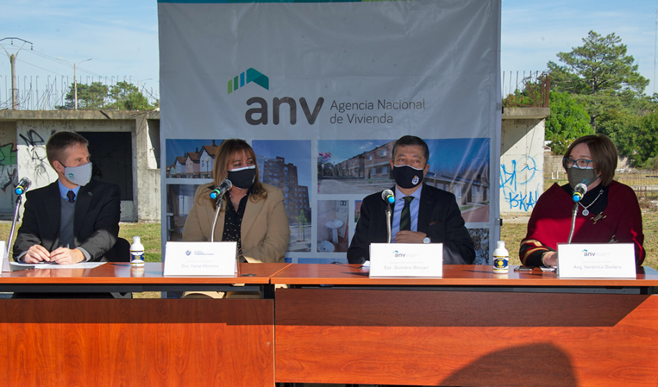 Autoridades de Vivienda abren llamado para culminar obra sobre avenida Giannattasio Autoridades de Vivienda abren llamado para culminar obra sobre avenida Giannattasio