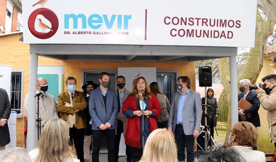 Autoridades del MVOT y Mevir