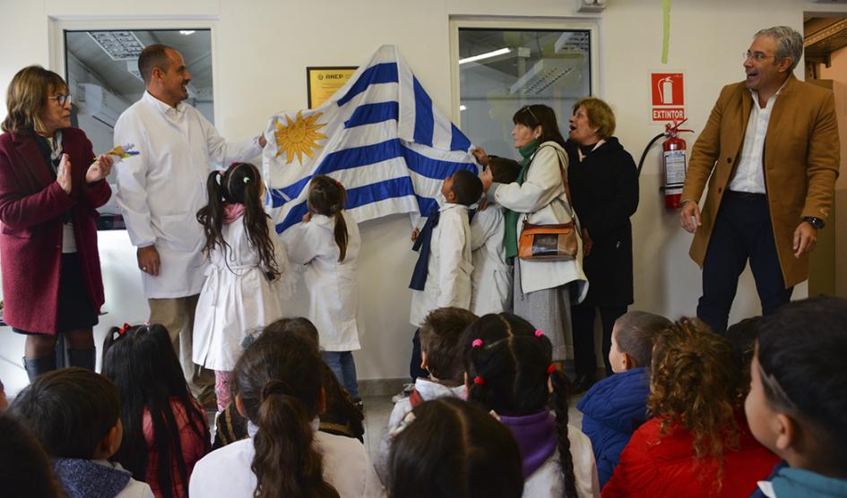 Inauguración de escuela de ANEP