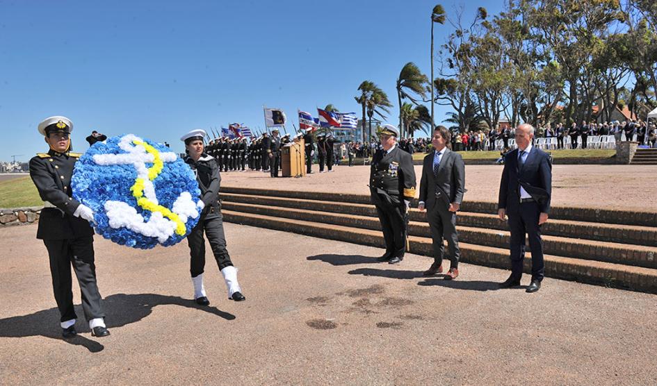 Presidente en plaza de la Armada