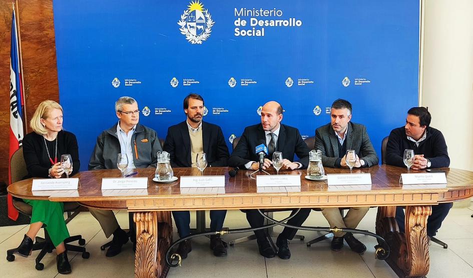 Autoridades del Mides y Teyma