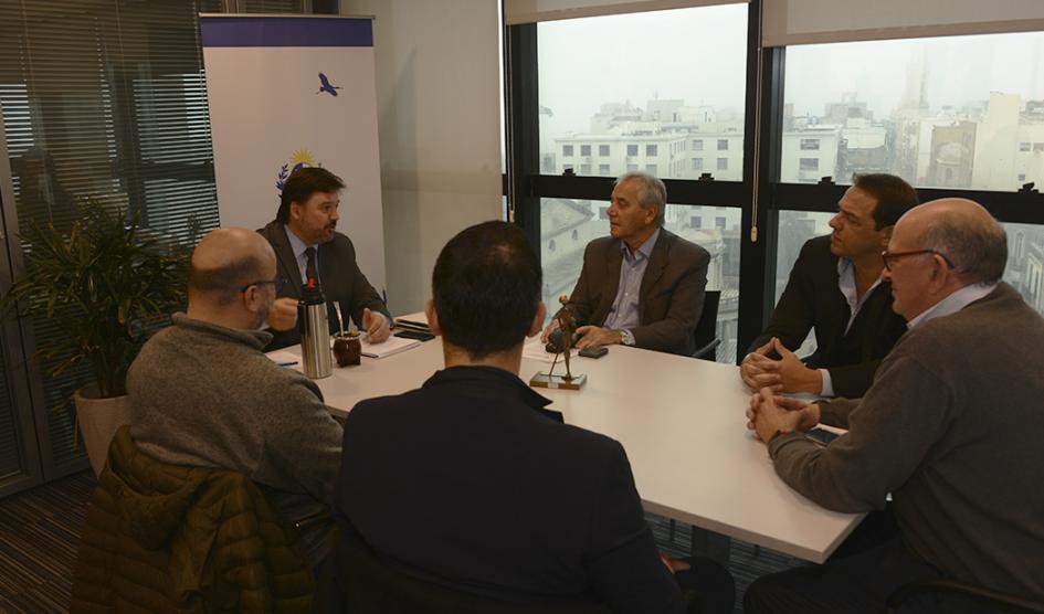 Peña con presidentes de Nacional y Peñarol