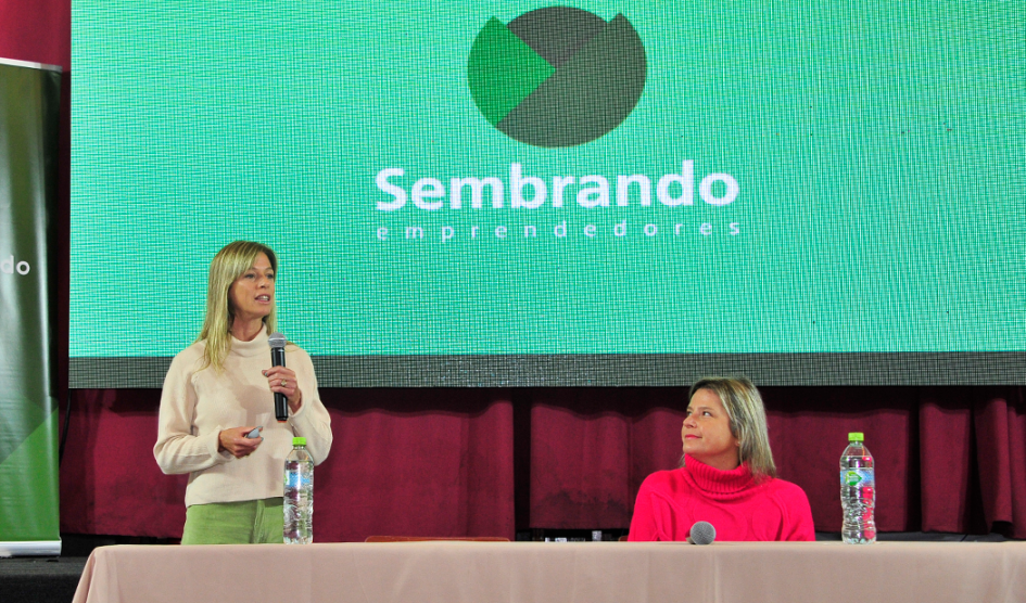 Impulsora de Sembrando, Lorena Ponce de León expone en actividad en Cerro Largo Impulsora de Sembrando, Lorena Ponce de León expone en actividad en Cerro Largo