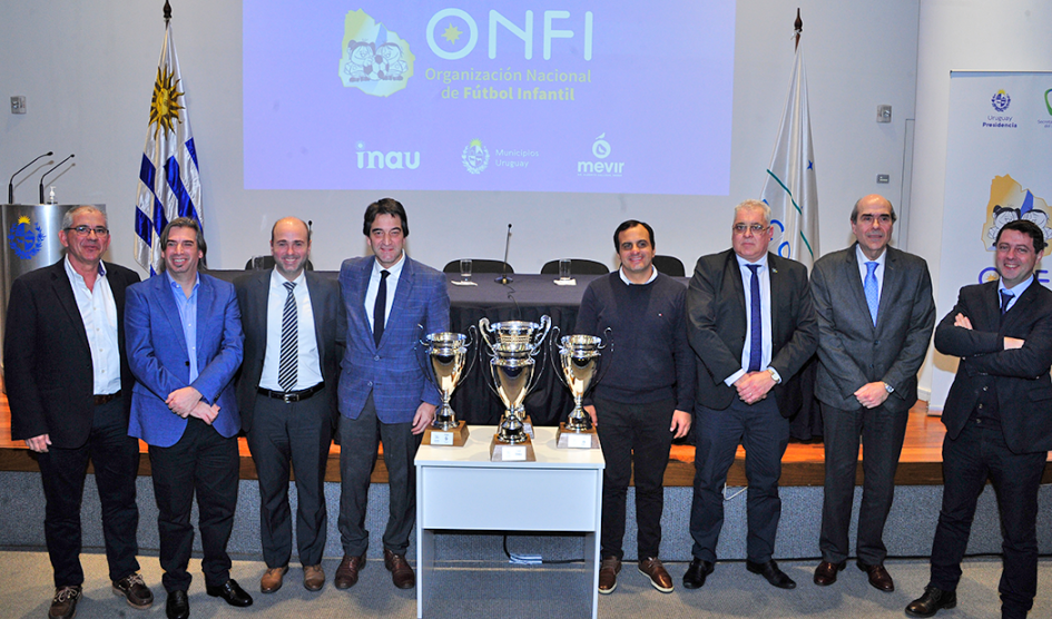 Autoridades en presentación