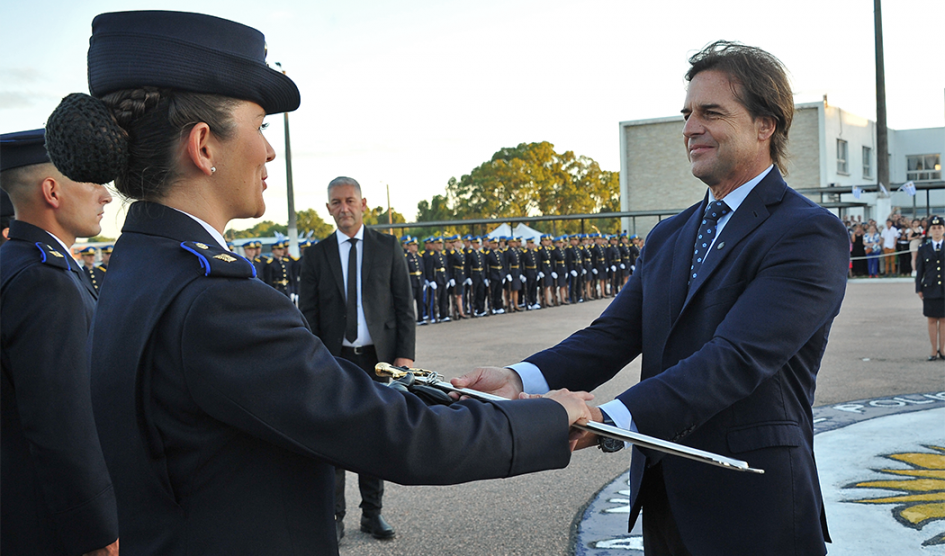 Lacalle Pou en egreso de cadetes
