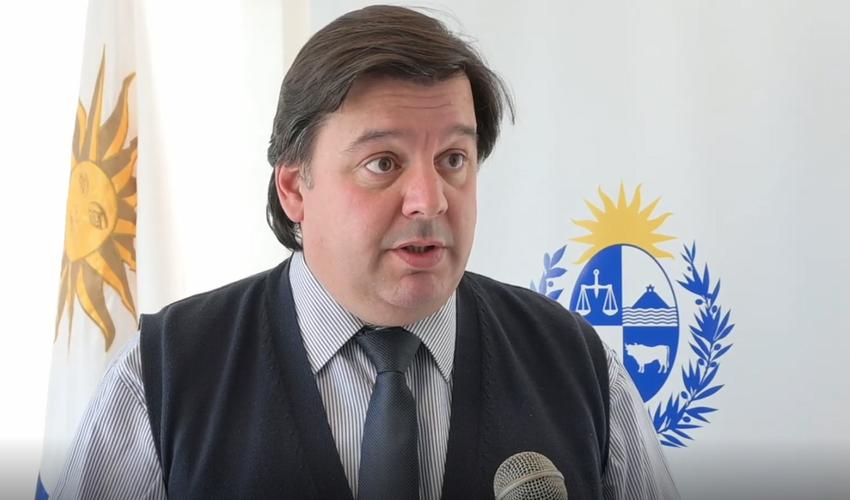 Ministro de Ambiente Adrián Peña Ministro de Ambiente Adrián Peña