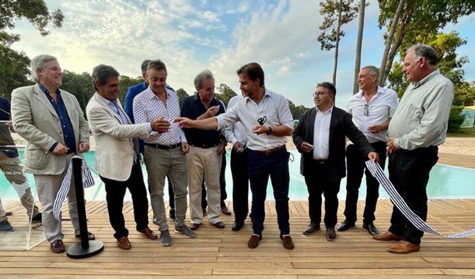 Lacalle Pou con autoridades