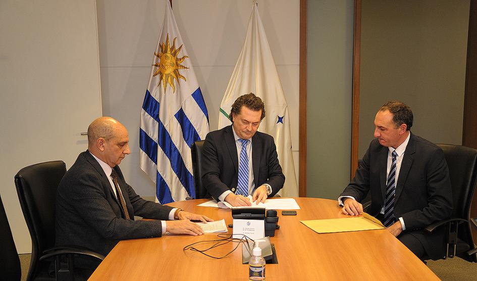 Prosecretario de Presidencia y presidente de JND, Rodrigo Ferrés, sec. general de JND, Daniel Radío y pte. Com. Tec. Mixta Salto Grande, Carlos Albisu Prosecretario de Presidencia y presidente de JND, Rodrigo Ferrés, sec. general de JND, Daniel Radío y pte. Com. Tec. Mixta Salto Grande, Carlos Albisu