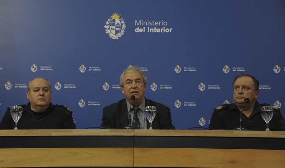 Ministro del Interior, Luis Alberto Heber, y autoridades policiales de Montevideo, Canelones en la conferencia Ministro del Interior, Luis Alberto Heber, y autoridades policiales de Montevideo, Canelones en la conferencia