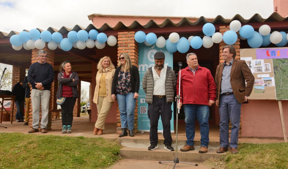 Autoridades departamentales y de Mevir en las viviendas entregadas