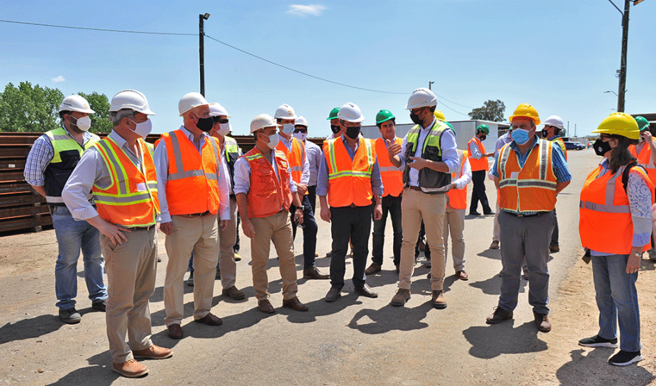 Ministro José Luis Falero visita planta de soldadura en Florida Ministro José Luis Falero visita planta de soldadura en Florida
