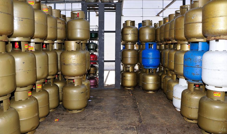 Garrafas de supergás en depósito Garrafas de supergás en depósito