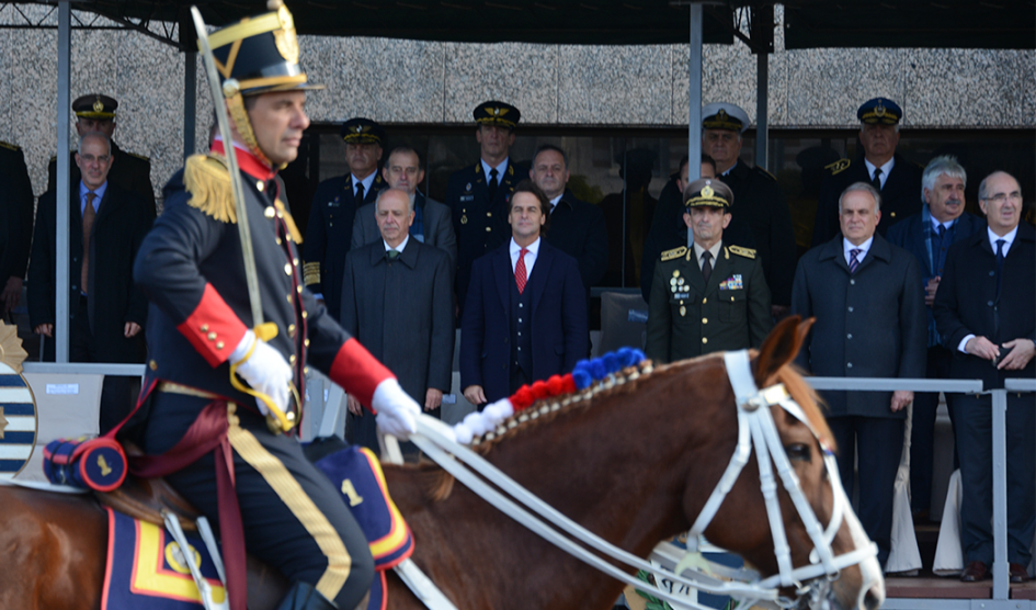 Lacalle Pou en Día del Ejército