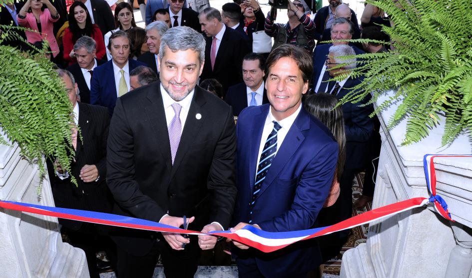 Lacalle Pou y Mario Abdo Benítez