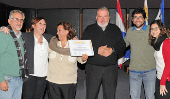 Entrega de títulos a funcionarios de ASSE capacitados en lenguaje de señas Entrega de títulos a funcionarios de ASSE capacitados en lenguaje de señas