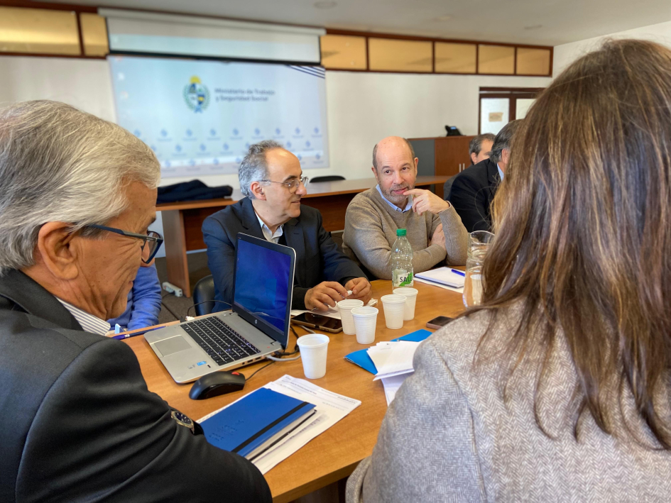 Autoridades del MTSS en reunión del Consejo Superior Tripartito