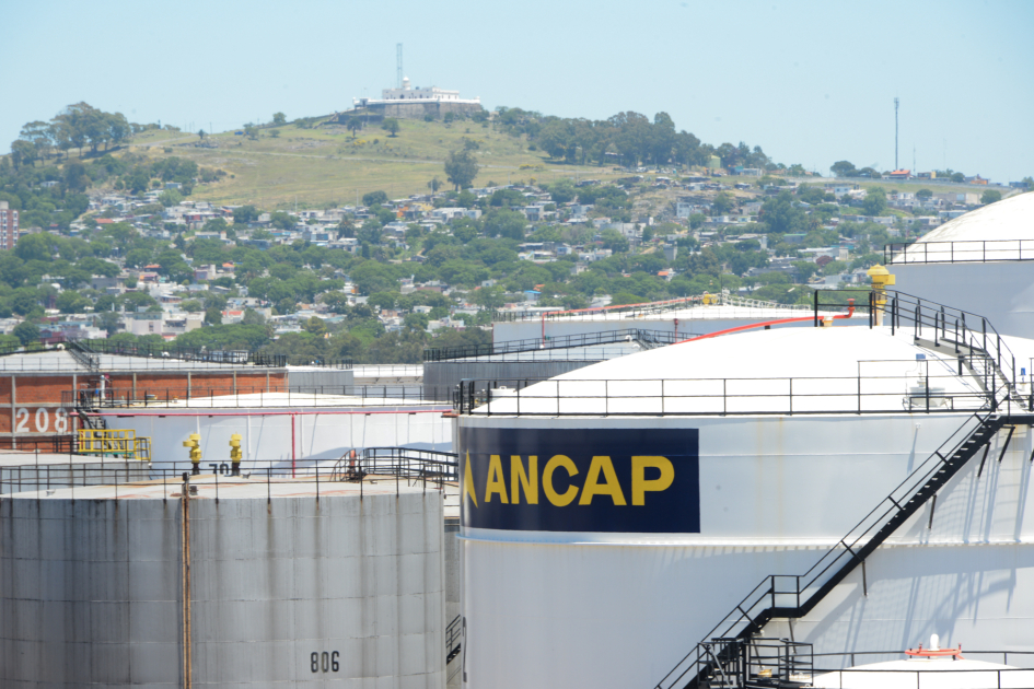 Planta de Ancap en La Teja