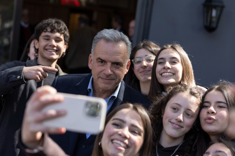 Presidente Orsi con jóvenes en la Expo Prado