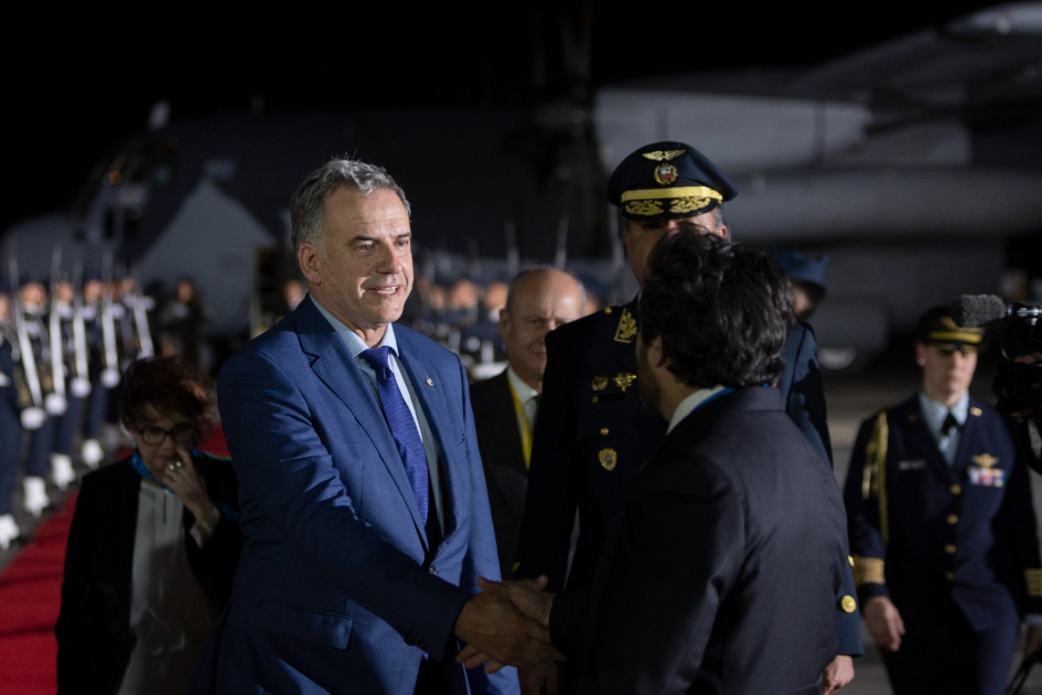 Presidente Orsi arribó a Perú para participar en la asunción de Keiko Fujimori