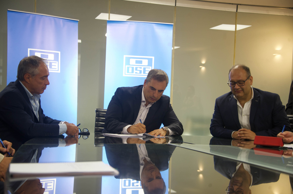 Firma del nuevo contrato OSE - Consorcio Aguas de Montevideo