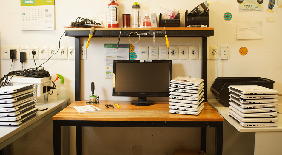 Aparatos y dispositivos electrónicos reciclados por Ceibal