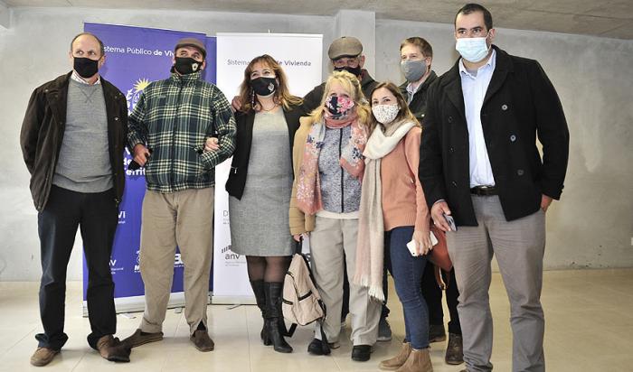 Más de 100 familias del asentamiento Ferrocarril de Mercedes serán realojadas