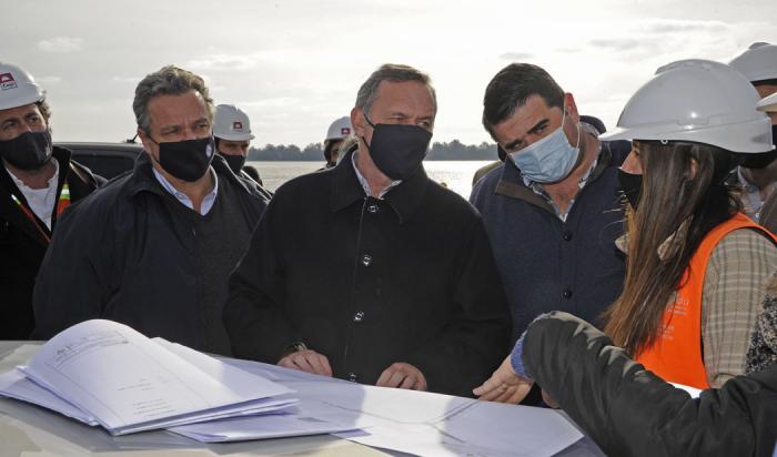 Álvaro Delgado recorrió las obras del paseo costero de la ciudad de Paysandú