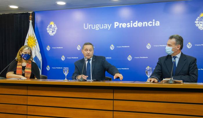 Álvaro Delgado en conferencia de prensa sobre donación de vacunas Pfizer de Estados Unidos a Urugua