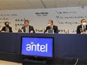 Autoridades de ASSE y Antel en firma de acuerdo que fortalecerá el sistema de atención de usuarios