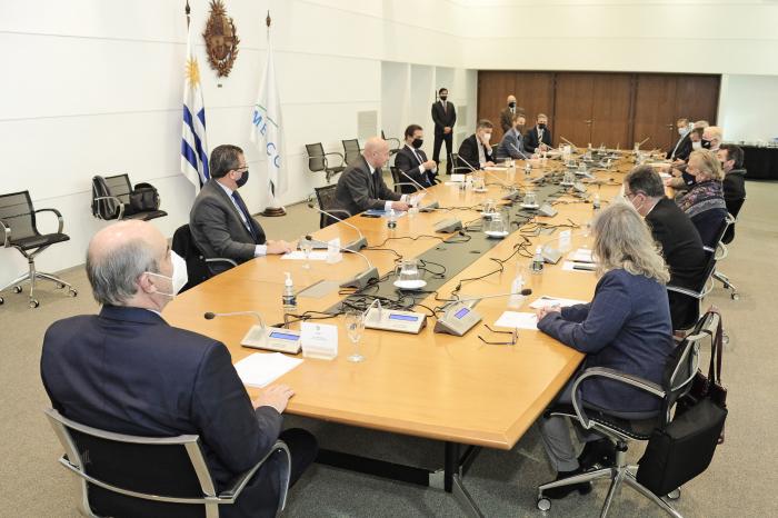 Presidente Lacalle Pou encabezó reunión con autoridades de todas las empresas públicas