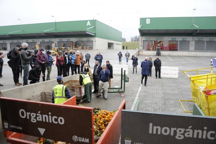 Recorrida del ministro de Ganadería por la UAM