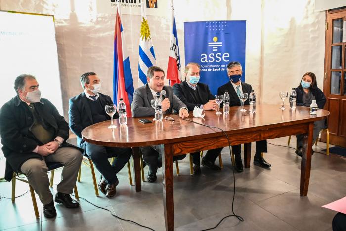 Conferencia de prensa del presidente de ASSE, del intendente de Tacuarembó y del embajador de Japón