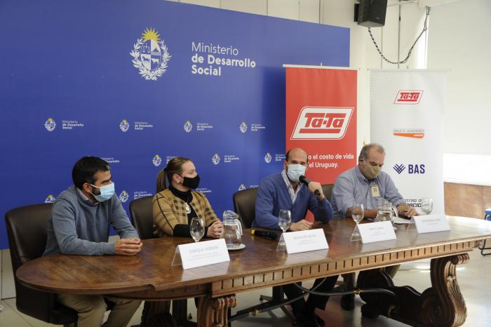 Firma de convenio entre Ministerio de Desarrollo Social y TA-TA