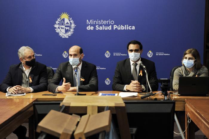Imágenes de la presentación de los datos sobre suicidios en Uruguay en el 2020