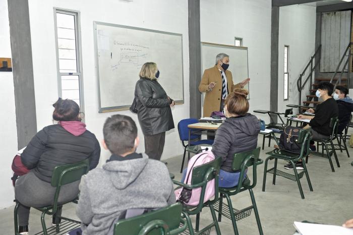 Autoridades de la educación recorren centros educativos