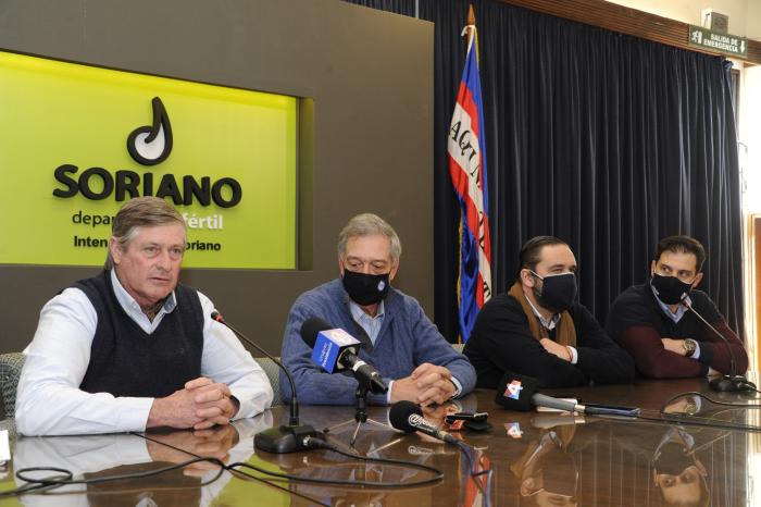 Imágenes del ministro de Ganadería, Fernando Mattos, en Soriano