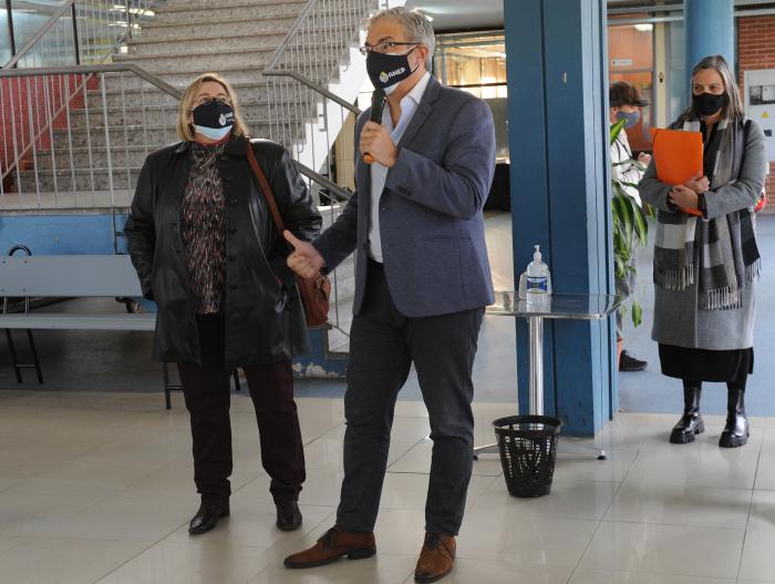 El presidente de la ANEP,Robert Silva, visitó los liceos 1 y 2 en Salto