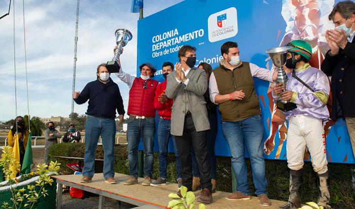 Presidente de la República, Luis Lacalle Pou, asistió a hipódromo del Real de San Carlos, en Colonia