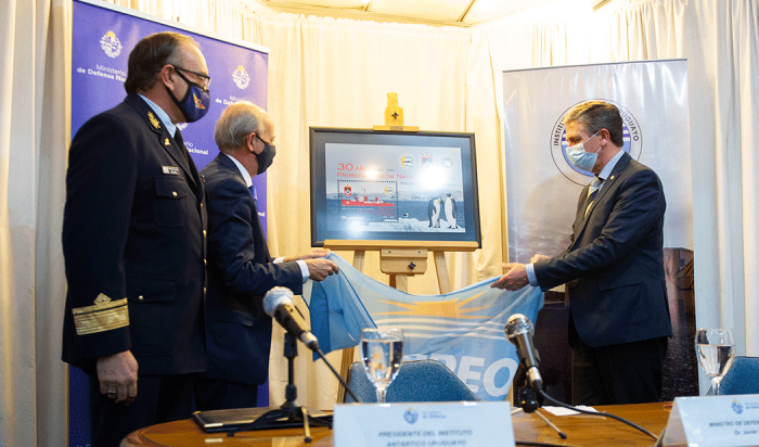 Presentación sello conmemorativo alusivo a los 30 años de la de la primera misión naval antártica a