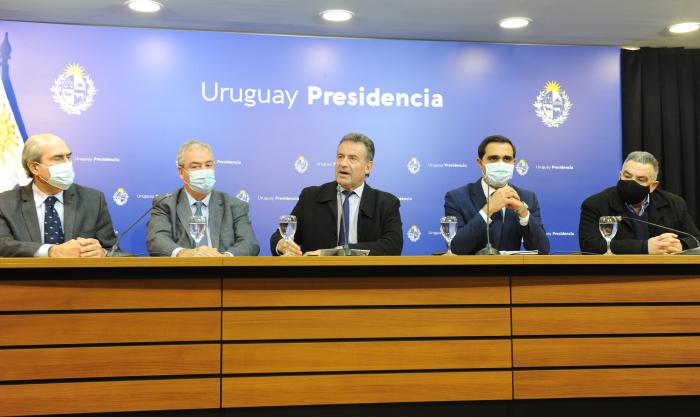 Autoridades en conferencia de prensa sobre protocolos en la Noche de la Nostalgia