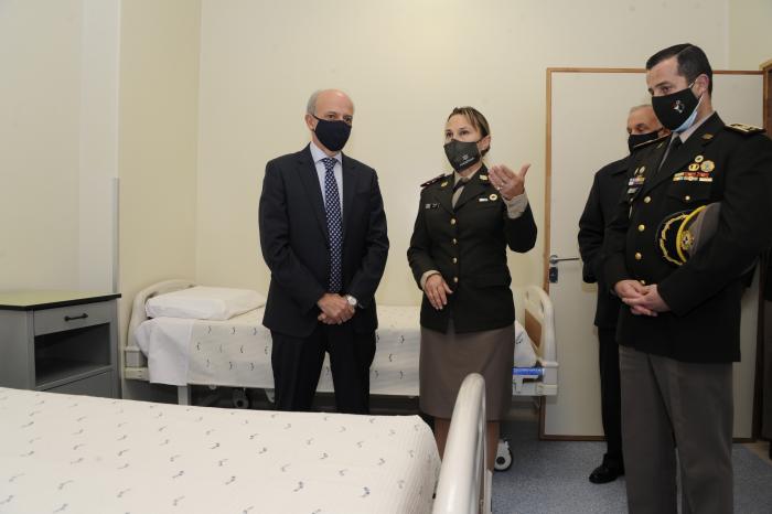 Ministro Javier García, en inauguración de sala del Departamento de Psiquiatría en Hospital de las F