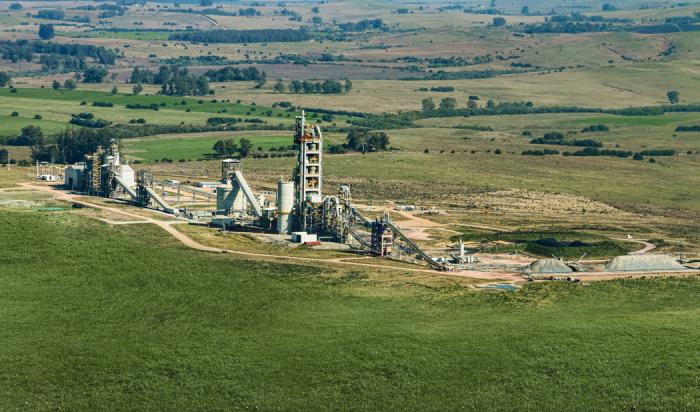 Empresa cementera Cielo Azul inaugura su planta industrial en el departamento de Treinta y Tres