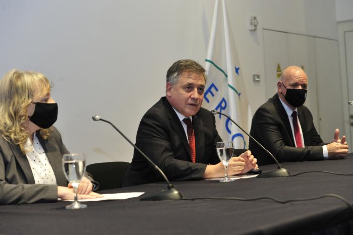 Omar Paganini y Silvia Emaldi presentaron el nuevo Certificado de Energía Renovable