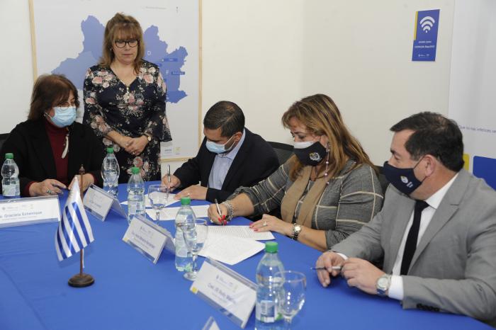 Juntos e intendencias de Río Negro, Durazno y Cerro Largo construirán 74 viviendas