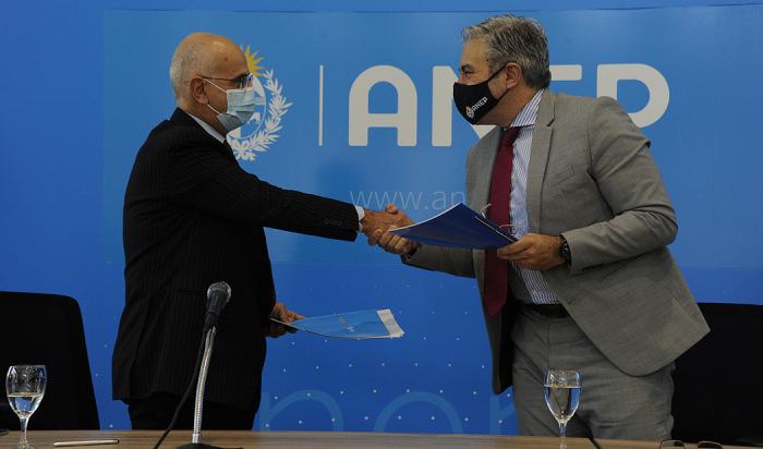 Convenio entre ANEP y Embajada de Italia permitirá enseñanza de italiano en centros educativos