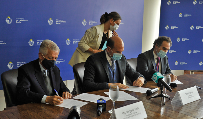 Beneficiarios de programas del Mides accederán a cupos en sector de la construcción