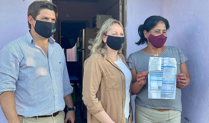Más de 180 hogares del barrio Don Atilio de Salto regularizaron sus servicios de energía eléctrica