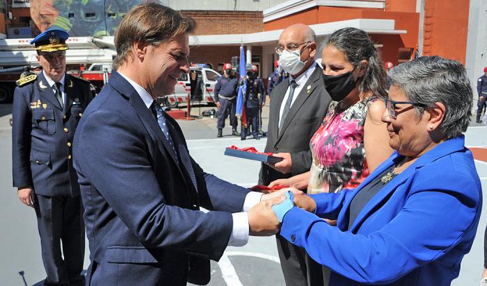 Presidente Luis Lacalle Pou encabezó celebración del Día del Bombero y el 134.º aniversario 