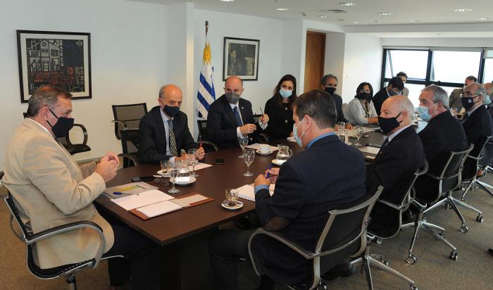 Reunión del secretario de la Presidencia, Álvaro Delgado, con integrantes del Poder Ejecutivo